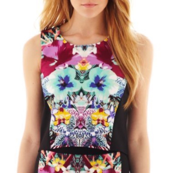Nicole Miller Tops - Nicole Miller Enchanted Eden Crop Top